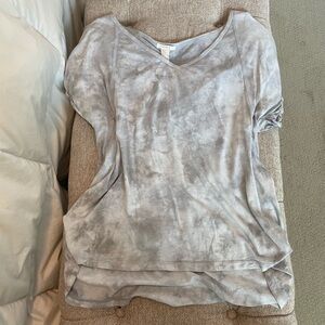 Women’s grey tye dye shirt